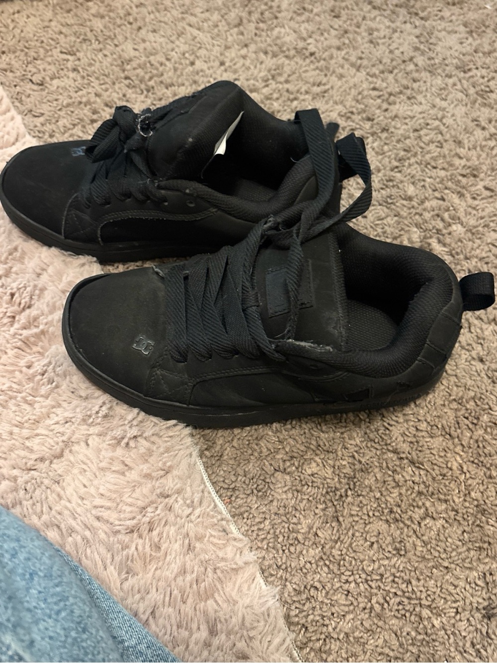 Black DC Shoes skateboarding sneakers pre-owned size 24cm